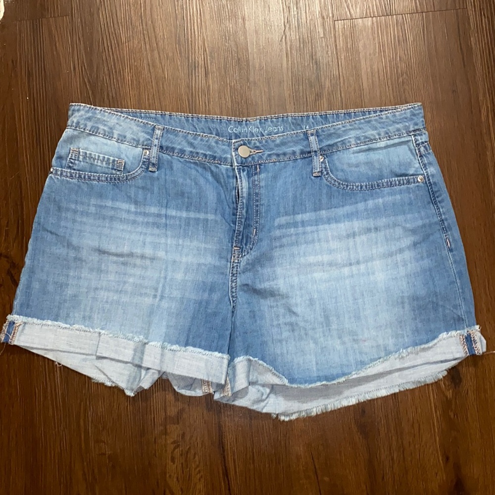 Calvin Klein jean shorts 🤩